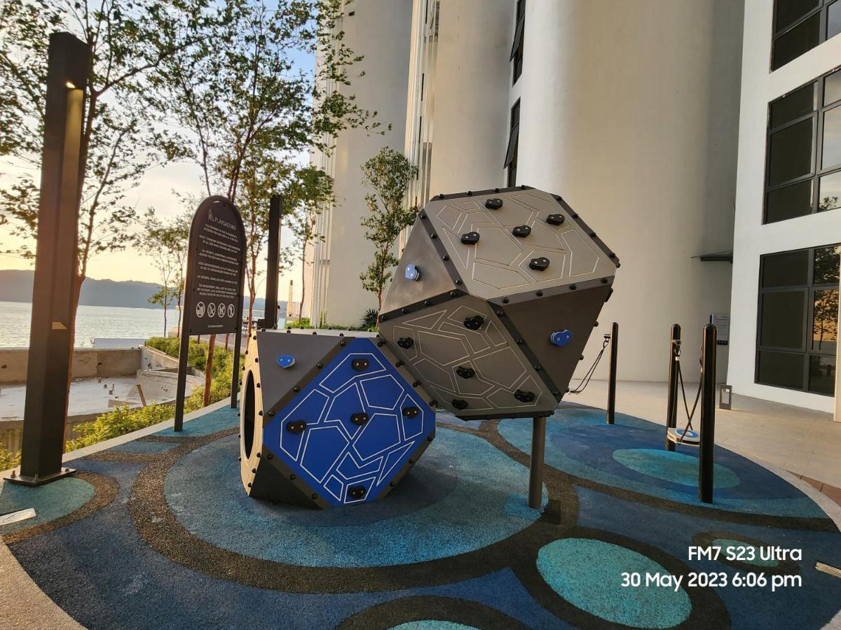 Seaview Luxury Suites At The Shore Kota Kinabalu Exterior photo
